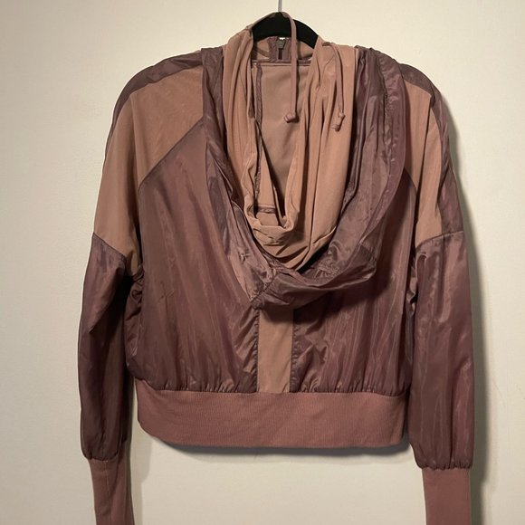 Alo Yoga Running Jacket Double Layer Size Small in Raisin - Picture 8 of 16